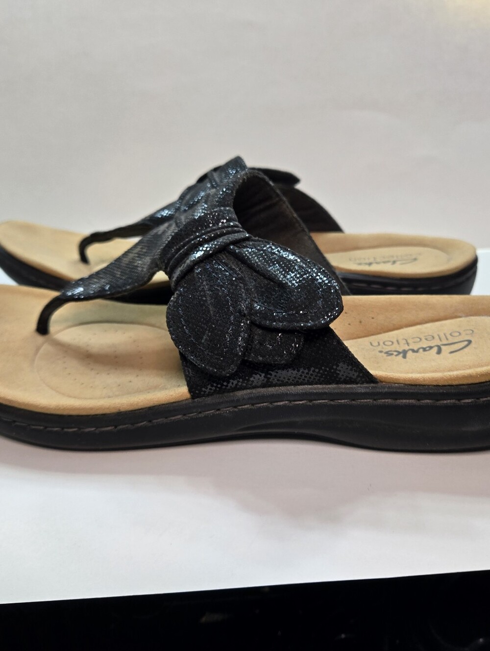 Clarks Laurieann Rae Sandal Womens 9.5 Black AdjustableShimmer Bow Comfort EUC